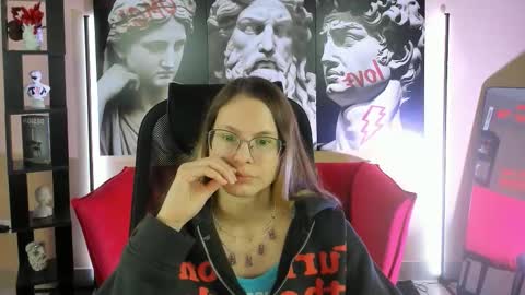 Snapshot of carrie_roses chatting on 09.17.25 carrie_roses online show from 09.17.25