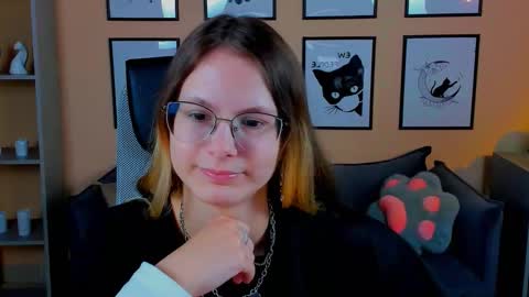 Snapshot of carrie_roses chatting on 09.25.25 carrie_roses online show from 09.25.25