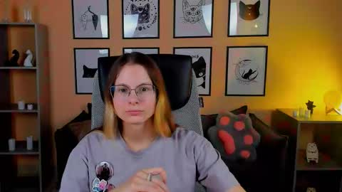 Snapshot of carrie_roses chatting on 10.03.25 carrie_roses online show from 10.03.25