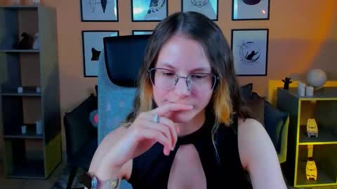 Snapshot of carrie_roses chatting on 10.15.25 carrie_roses online show from 10.15.25