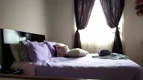 Snapshot of carrilez chatting on 11.16.25 carrilez online show from 11.16.25