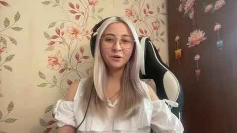 Mia online show from 06.17.26