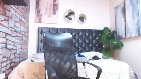 Casike online show from 10.21.25