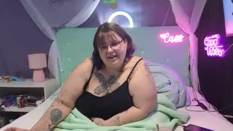 Snapshot of casserole_bbw chatting on 03.05.25 Casserole bbw online show from 03.05.25