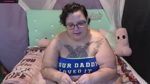 Snapshot of casserole_bbw chatting on 10.20.25 Casserole bbw online show from 10.20.25