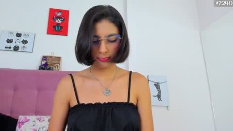 Snapshot of casseydagger chatting on 01.08.25 CASSEY online show from 01.08.25