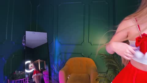 Hello my name is Cassie and my friend Nilo is also here online show from 12.24.24