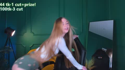 Hello my name is Cassie and my friend Nilo is also here online show from 01.03.25