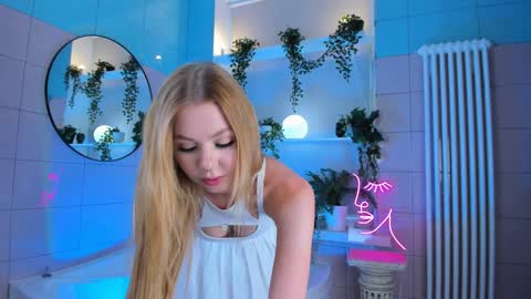 Hello my name is Cassie and my friend Nilo is also here online show from 01.21.25