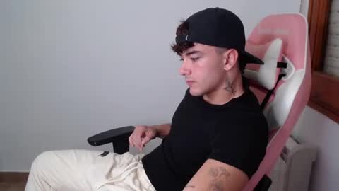 Snapshot of castrotwins chatting on 10.13.25 castrotwins online show from 10.13.25