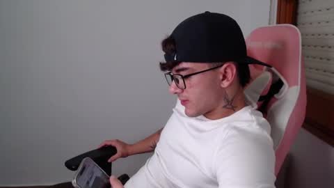 Snapshot of castrotwins chatting on 10.14.25 castrotwins online show from 10.14.25