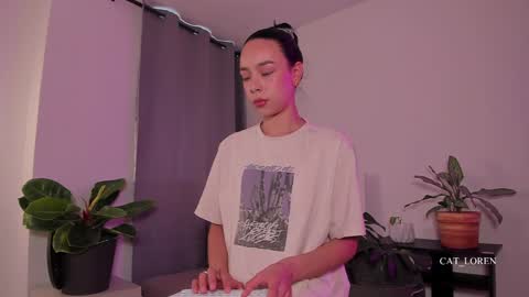Snapshot of cat_loren chatting on 01.10.25 Loren online show from 01.10.25
