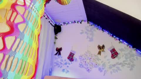 Cata green model independient online show from 12.21.24