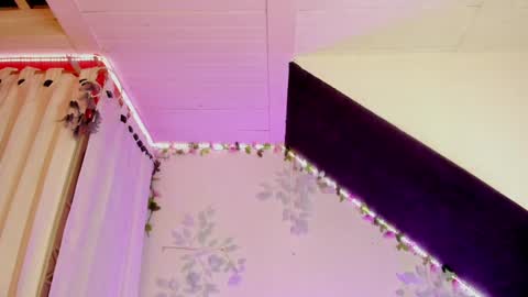 Cata green model independient online show from 01.19.25