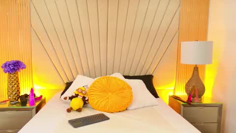 Snapshot of cata_muakgb chatting on 10.21.25 Dani online show from 10.21.25