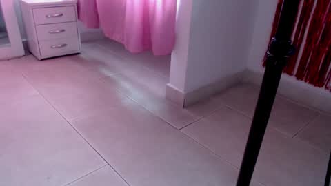 Snapshot of catalaia_stomm chatting on 01.11.25 catalaia_stomm online show from 01.11.25