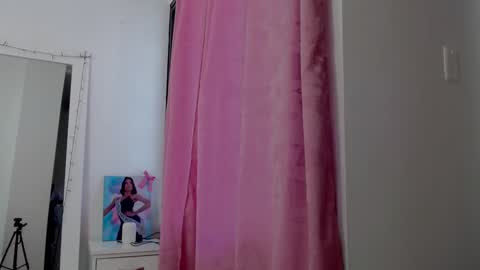 Snapshot of catalaia_stomm chatting on 01.18.25 catalaia_stomm online show from 01.18.25