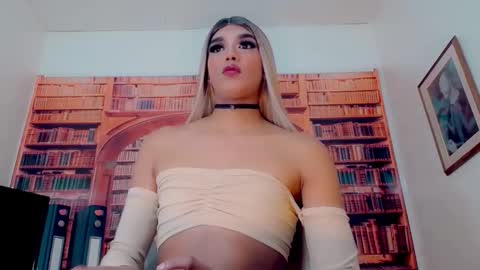 Queen Catalella online show from 12.16.25