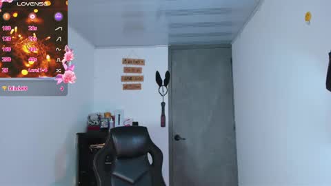 Snapshot of cataleya_0_0_ chatting on 03.12.25 Flor....... online show from 03.12.25