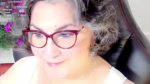 Snapshot of cataleya_mom_ chatting on 10.14.25 cataleya online show from 10.14.25