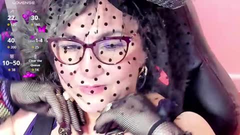 Snapshot of cataleya_mom_ chatting on 11.01.25 cataleya online show from 11.01.25