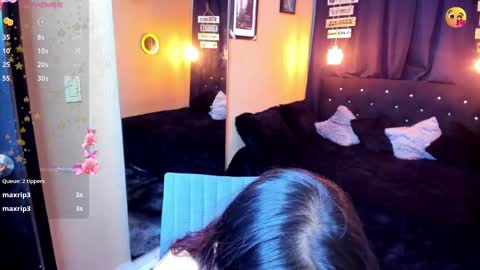  Mia   online show from 02.25.25