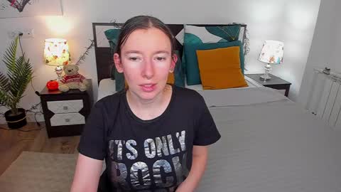 Snapshot of catherinewalls chatting on 12.05.24 Catrin online show from 12.05.24