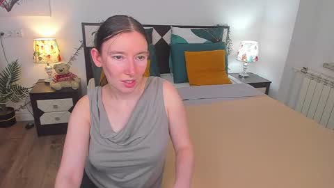 Snapshot of catherinewalls chatting on 02.12.25 Catrin online show from 02.12.25