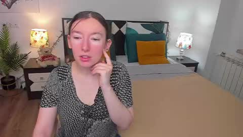 Snapshot of catherinewalls chatting on 02.18.25 Catrin online show from 02.18.25
