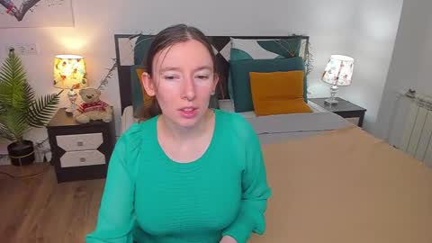 Snapshot of catherinewalls chatting on 03.08.25 Catrin online show from 03.08.25