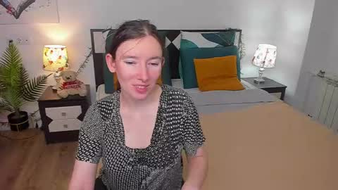 Snapshot of catherinewalls chatting on 03.10.25 Catrin online show from 03.10.25
