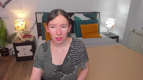 Snapshot of catherinewalls chatting on 03.12.25 Catrin online show from 03.12.25