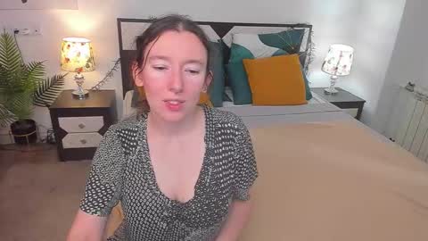 Snapshot of catherinewalls chatting on 09.25.25 Catrin online show from 09.25.25