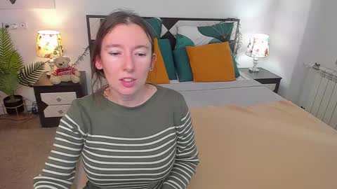 Snapshot of catherinewalls chatting on 09.28.25 Catrin online show from 09.28.25