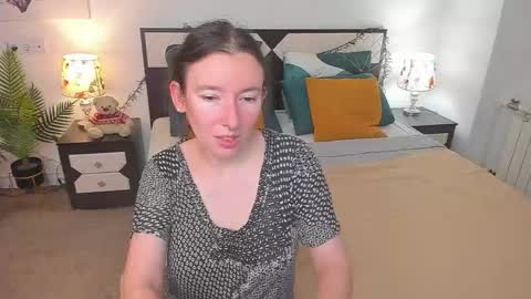 Snapshot of catherinewalls chatting on 10.10.25 Catrin online show from 10.10.25