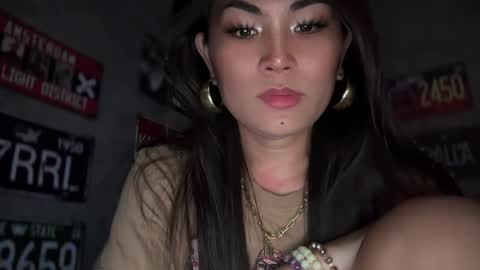 Snapshot of cathy_sanches chatting on 12.19.24 cathy online show from 12.19.24