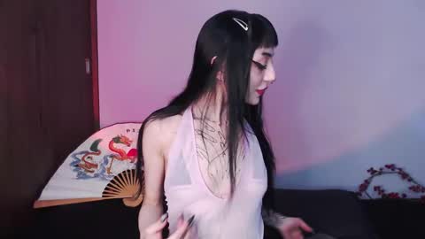 Snapshot of cati_petite chatting on 01.11.25 Cati help me reach my goal of 100 thumbs up again 3 online show from 01.11.25