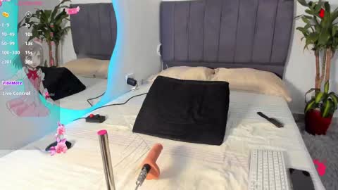 Snapshot of catia_colushi chatting on 09.25.25 Valeria online show from 09.25.25