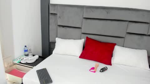 Snapshot of catleyasmith chatting on 12.18.25 Catleya online show from 12.18.25