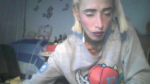 Snapshot of catrina_love chatting on 12.17.25 catrina online show from 12.17.25