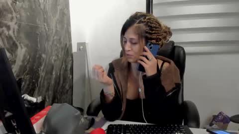 Snapshot of catt_evans1 chatting on 10.14.25 CATT EVANS online show from 10.14.25