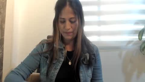 Snapshot of catt_evans1 chatting on 11.23.25 CATT EVANS online show from 11.23.25