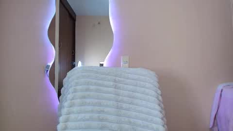 Snapshot of catte_jensen chatting on 11.16.25 Cattleya online show from 11.16.25