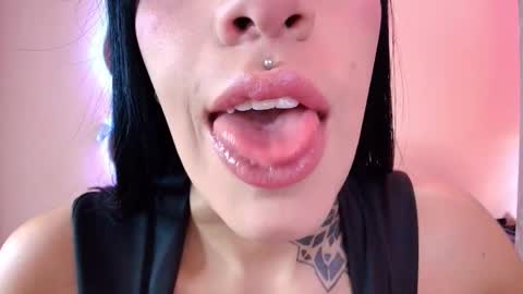 Snapshot of catte_jensen chatting on 11.23.25 Cattleya online show from 11.23.25