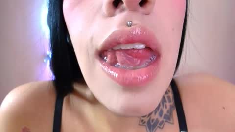 Snapshot of catte_jensen chatting on 11.25.25 Cattleya online show from 11.25.25