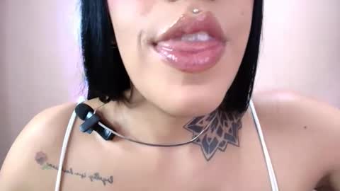 Snapshot of catte_jensen chatting on 12.22.25 Cattleya online show from 12.22.25