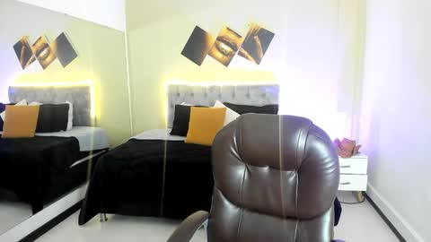 catti_brie_ online show from 11.26.25