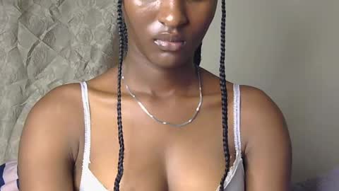 Snapshot of cee_queen chatting on 06.24.26 cee_queen online show from 06.24.26