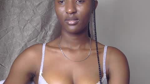 Snapshot of cee_queen chatting on 06.26.26 cee_queen online show from 06.26.26