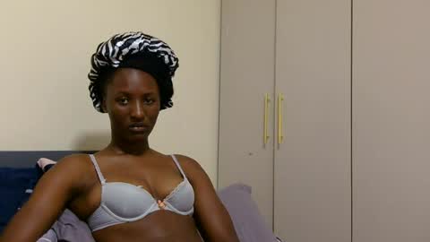 Snapshot of cee_queen chatting on 07.14.26 cee_queen online show from 07.14.26